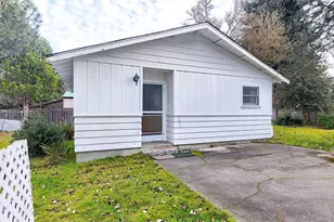 806 SE Grandview Ave, Grants Pass, OR 97527 - Photo 19