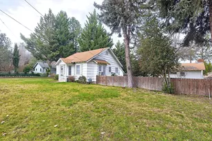 806 SE Grandview Ave, Grants Pass, OR 97527 - Photo 3