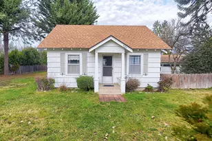 806 SE Grandview Ave, Grants Pass, OR 97527 - Photo 1