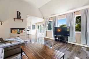 8957 SW Terwilliger Blvd, Portland, OR 97219 - Photo 11