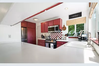 8957 SW Terwilliger Boulevard, Portland, OR 97219 - Photo 9