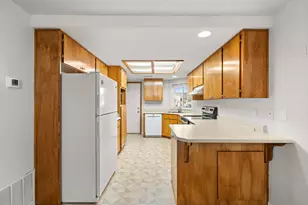 992 Glengrove Ave, Central Point, OR 97502 - Photo 9