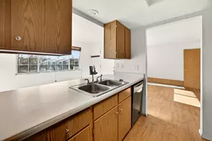 2101 Poplar Dr, Medford, OR 97504 - Photo 13