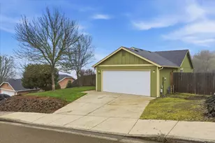 178 Grayson St, Roseburg, OR 97471 - Photo 3