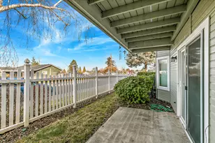 1224 N Modoc Ave, Medford, OR 97504 - Photo 5