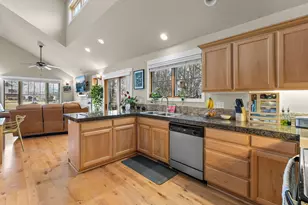 329 S Jefferson Way, Sisters, OR 97759 - Photo 11