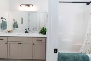 2853 NE Wells Acres Rd, Bend, OR 97701 - Photo 13