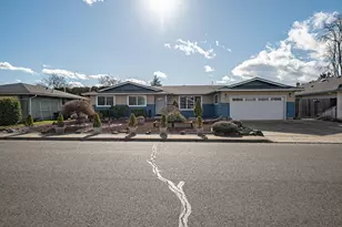 736 Hemlock Ave, Central Point, OR 97502 - Photo 23