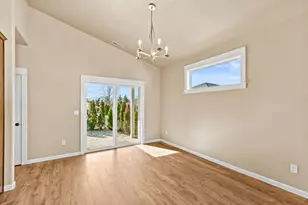 1730 Luxor Ln, Medford, OR 97504 - Photo 9