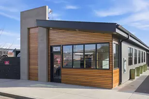 544 SW 4th St, Redmond, OR 97756 - Photo 1