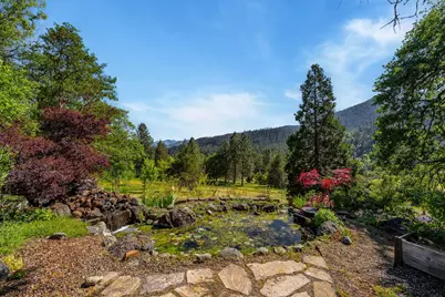 2583 E Evans Creek Road, Rogue River, OR 97537 - Photo 9