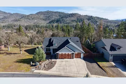 209 White Oak Way, Shady Cove, OR 97539 - Photo 3