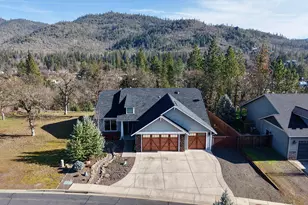209 White Oak Way, Shady Cove, OR 97539 - Photo 3