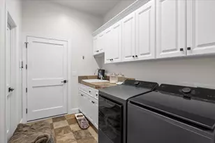 288 Island Pointe Dr, Medford, OR 97504 - Photo 29