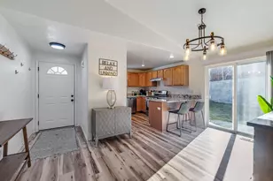 2113 SW 35th Pl, Redmond, OR 97756 - Photo 3