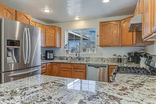 2113 SW 35th Pl, Redmond, OR 97756 - Photo 5