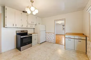 220 S 3rd St, Central Point, OR 97502 - Photo 9