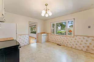 220 S 3rd St, Central Point, OR 97502 - Photo 11