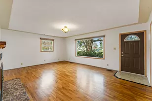 220 S 3rd St, Central Point, OR 97502 - Photo 7