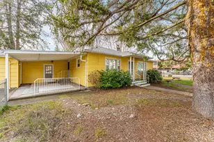 220 S 3rd St, Central Point, OR 97502 - Photo 17