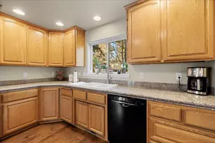 4529 Wolf Run Dr, Medford, OR 97504 - Photo 15