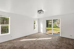 2583 Huntington Ln, Medford, OR 97504 - Photo 13