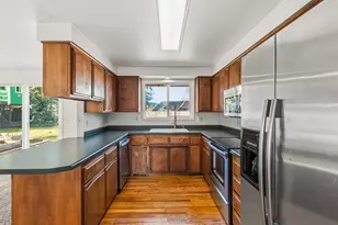 2583 Huntington Ln, Medford, OR 97504 - Photo 9