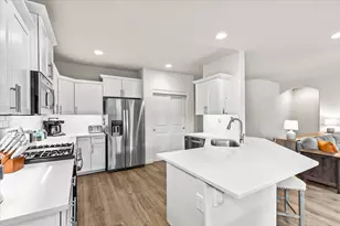 1637 Bronte Cir, Medford, OR 97504 - Photo 15