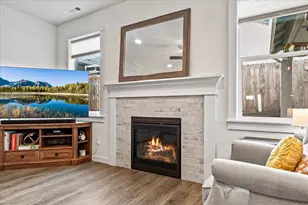 1637 Bronte Cir, Medford, OR 97504 - Photo 9