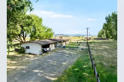 6131 Crater Lake Highway, Central Point, OR 97502 - Photo 3