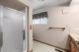 6131 Crater Lake Hwy, Central Point, OR 97502 - Photo 15