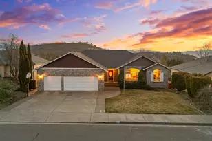 4770 Cloudcrest Dr, Medford, OR 97504 - Photo 1