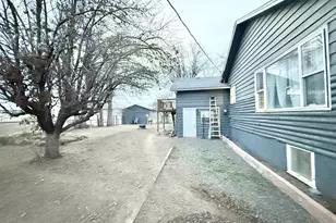 4308 NE Collins Dr, Madras, OR 97741 - Photo 3