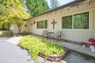 627 Carriage Rd, Grants Pass, OR 97526 - Photo 3