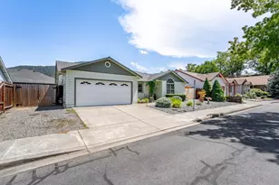 1783 SE Brookhurst Way, Grants Pass, OR 97527 - Photo 27