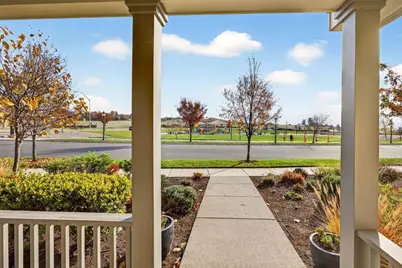 3957 Shamrock Drive, Medford, OR 97504 - Photo 3