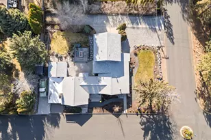 1154 NE 9th St, Bend, OR 97701 - Photo 3