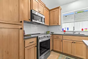 583 Coffee Ln, Ashland, OR 97520 - Photo 9