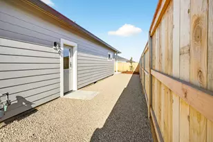 3723 Ford Dr, Medford, OR 97504 - Photo 7