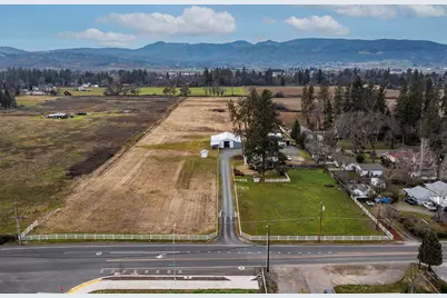 408 Oak Grove Road, Medford, OR 97501 - Photo 7