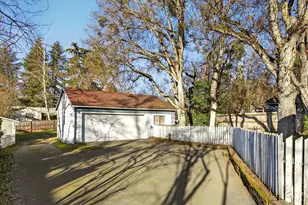 657 S Keene Way Dr, Medford, OR 97504 - Photo 3