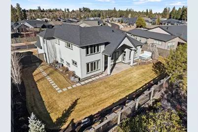 60836 SW Headwaters Loop, Bend, OR 97702 - Photo 3