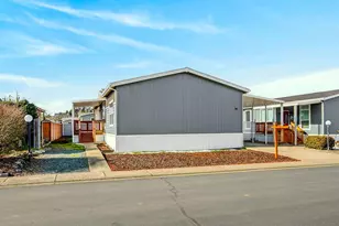 4729 S Pacific Hwy, Phoenix, OR 97535 - Photo 1
