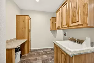 4729 S Pacific Hwy, Phoenix, OR 97535 - Photo 25