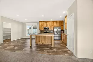 4729 S Pacific Hwy, Phoenix, OR 97535 - Photo 9