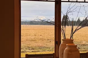 353 S Pine Meadow St, Sisters, OR 97759 - Photo 1