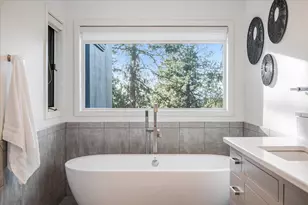 1295 NW City View Dr, Bend, OR 97703 - Photo 27