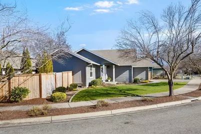 608 SE Liberty Drive, Grants Pass, OR 97527 - Photo 5