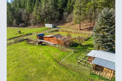 18781 E Evans Creek Road, Rogue River, OR 97537 - Photo 9