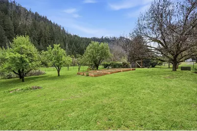 18781 E Evans Creek Road, Rogue River, OR 97537 - Photo 9